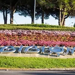 Apartman Modern Flat Near The With Pool *