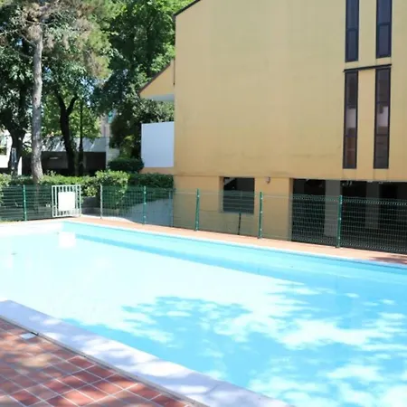 Modern Flat Near The With Pool Apartman Bibione