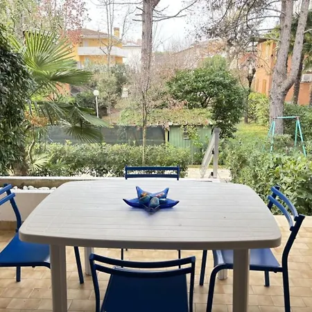 Modern Flat Near The With Pool Apartman Bibione