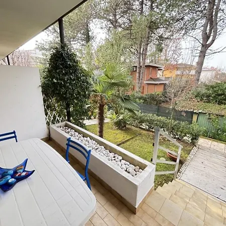 Διαμέρισμα Modern Flat Near The With Pool *