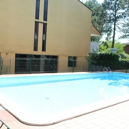 Modern Flat Near The With Pool *