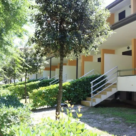 Apartman Modern Flat Near The With Pool Bibione