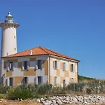 Modern Flat Near The With Pool * Μπιμπιόνε