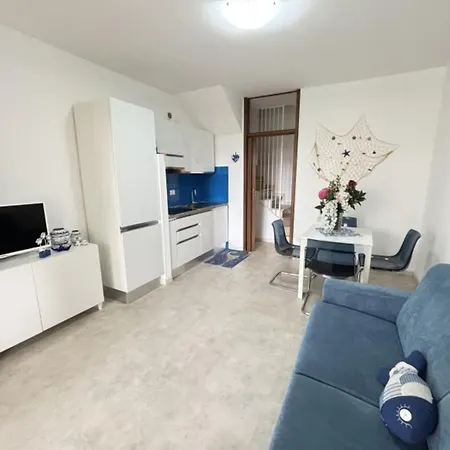Modern Flat Near The With Pool Διαμέρισμα Μπιμπιόνε