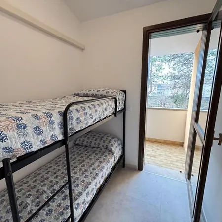 Modern Flat Near The With Pool Μπιμπιόνε
