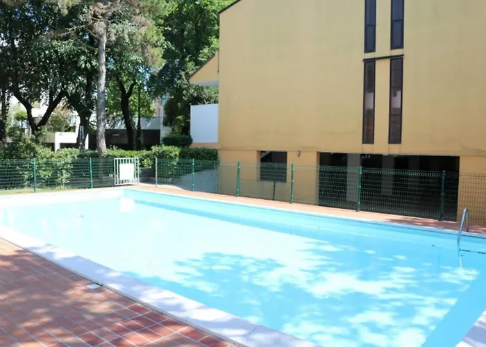Modern Flat Near The With Pool شقة بيبيوني